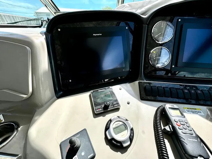  Yacht Photos Pics Dashboard of 2010 Sea Ray 40 Sundancer with navigation screens and controls.
