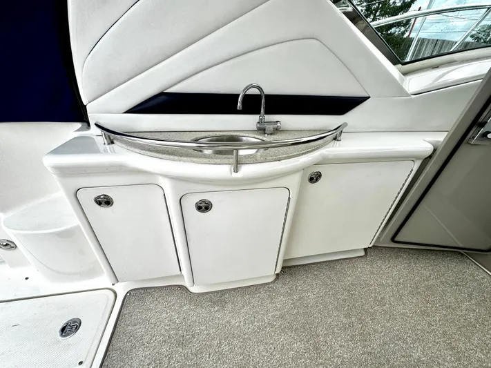  Yacht Photos Pics 2010 Sea Ray 40 Sundancer yacht interior with sink and storage cabinets.