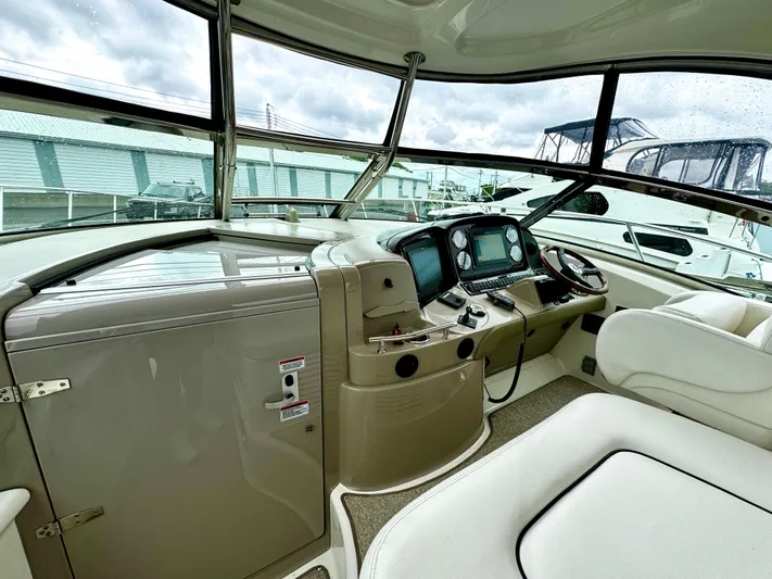  Yacht Photos Pics 2010 Sea Ray 40 Sundancer helm with modern navigation equipment and comfortable seating.