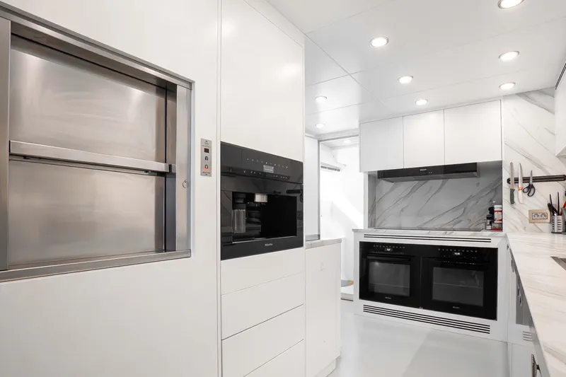 Ray Yacht Photos Pics Modern Galley interior on 2025 Numarine 32 XP yacht