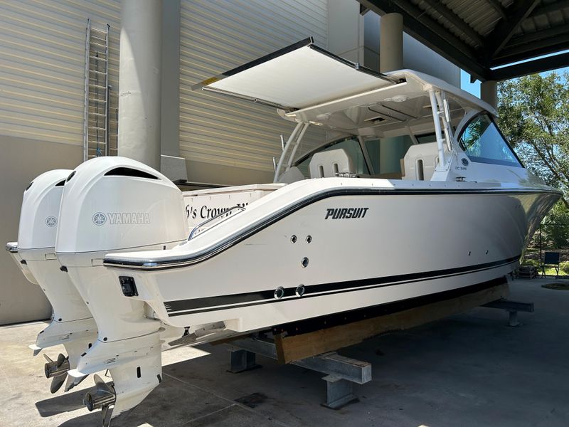2017 Pursuit DC 325 Dual Console