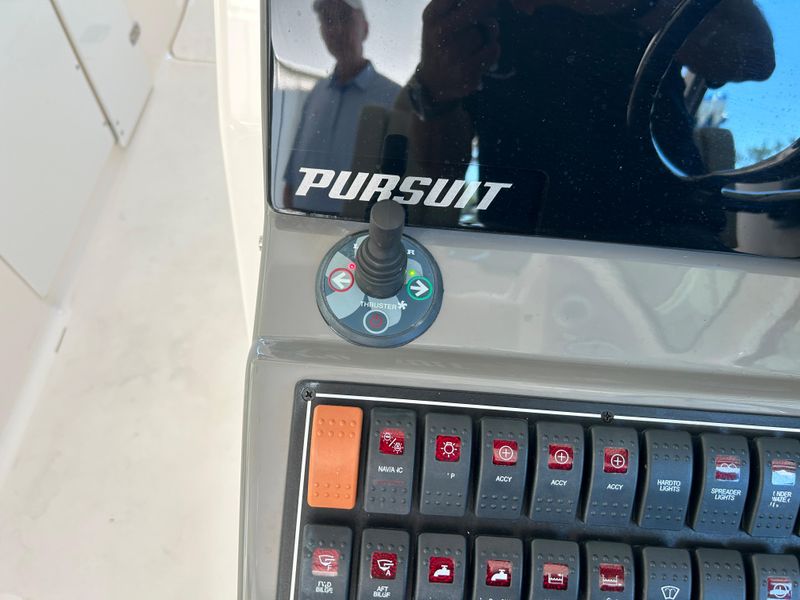 2017 Pursuit DC 325 Dual Console