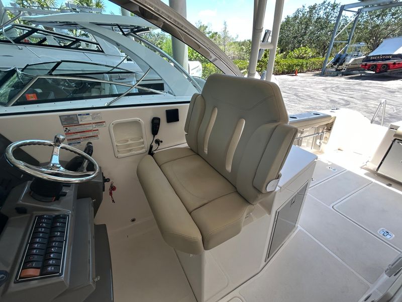 2017 Pursuit DC 325 Dual Console