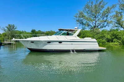 Tiara Yachts 3500 Express