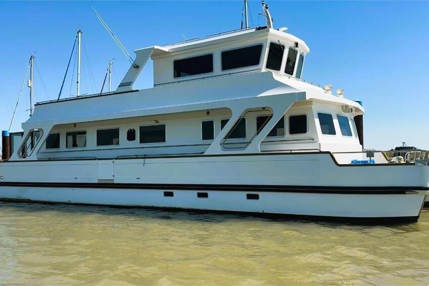 2007 Houseboat Original