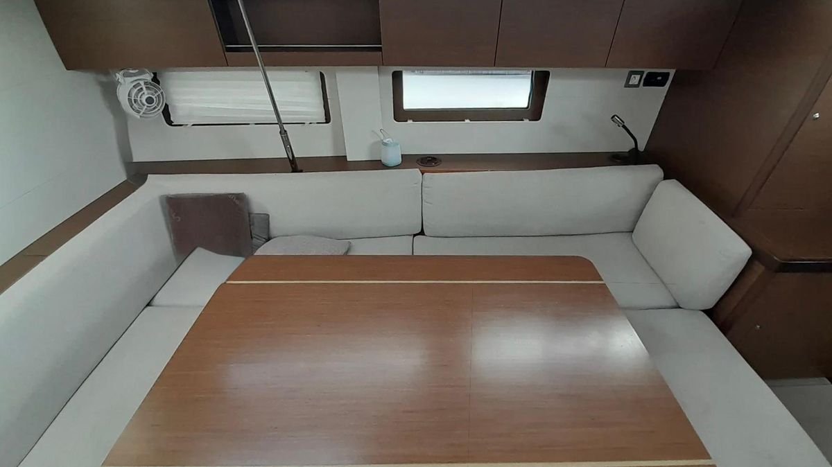 2022 Beneteau 52 