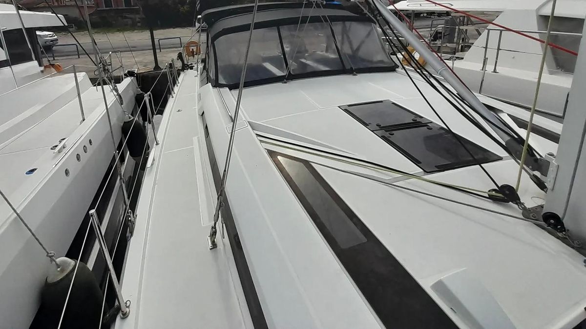 2022 Beneteau 52 