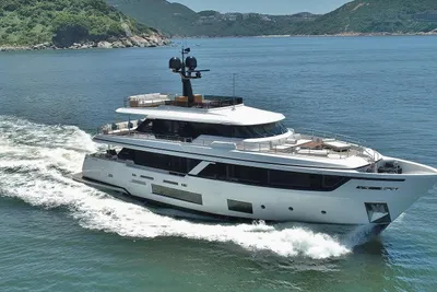 2021 Custom Line Navetta 30