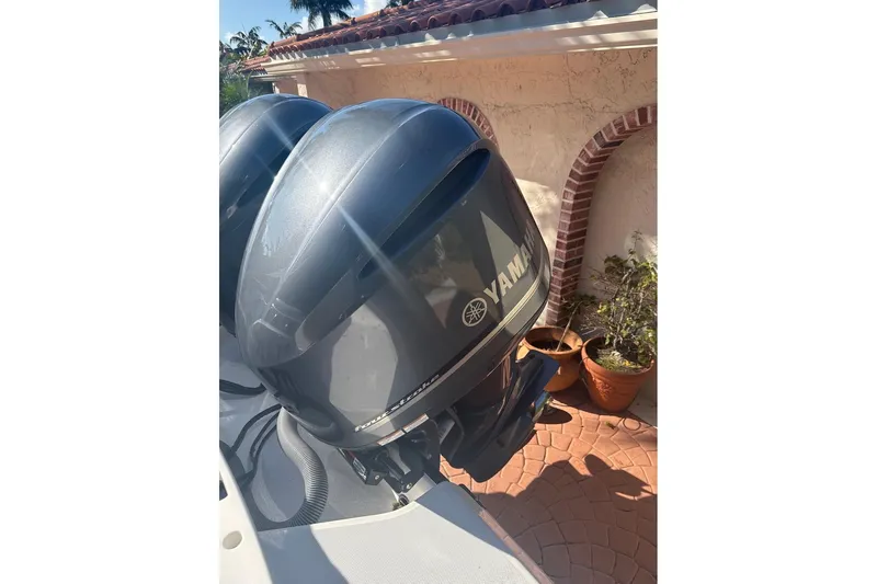 Hat Trick Yacht Photos Pics Port Yamaha 300