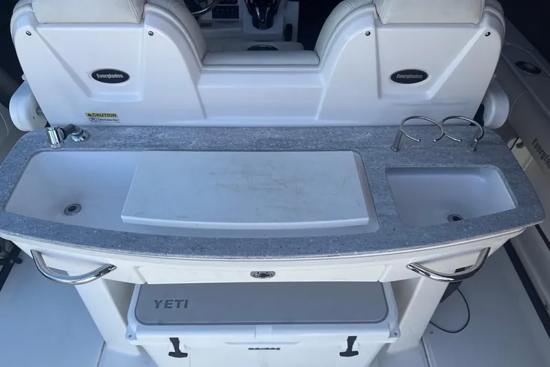 Hat Trick Yacht Photos Pics Fish station