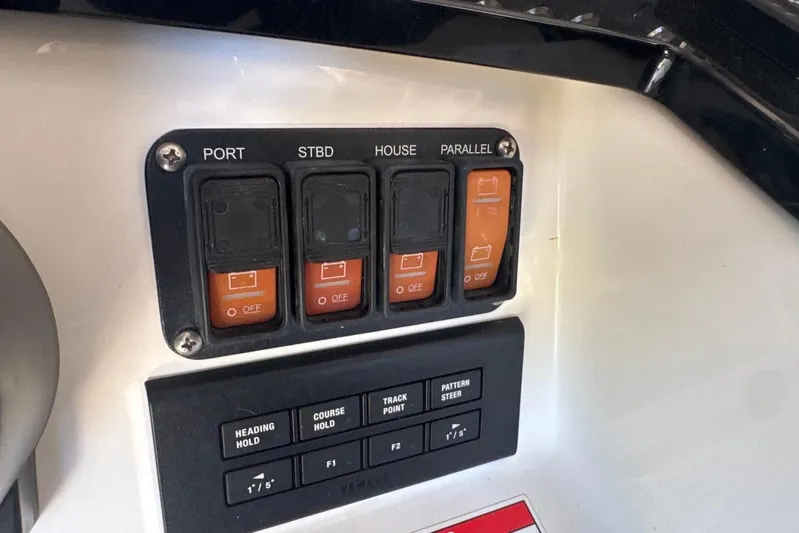 Hat Trick Yacht Photos Pics Parallel charging capabilities-battery power switches