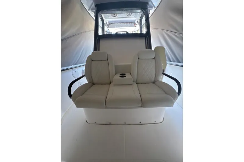 Hat Trick Yacht Photos Pics Twin bucket seats with cupholder