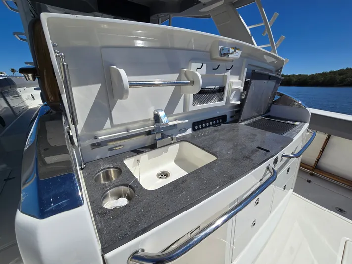  Yacht Photos Pics Boston Whaler 420 Outrage 2023 with modern kitchenette.