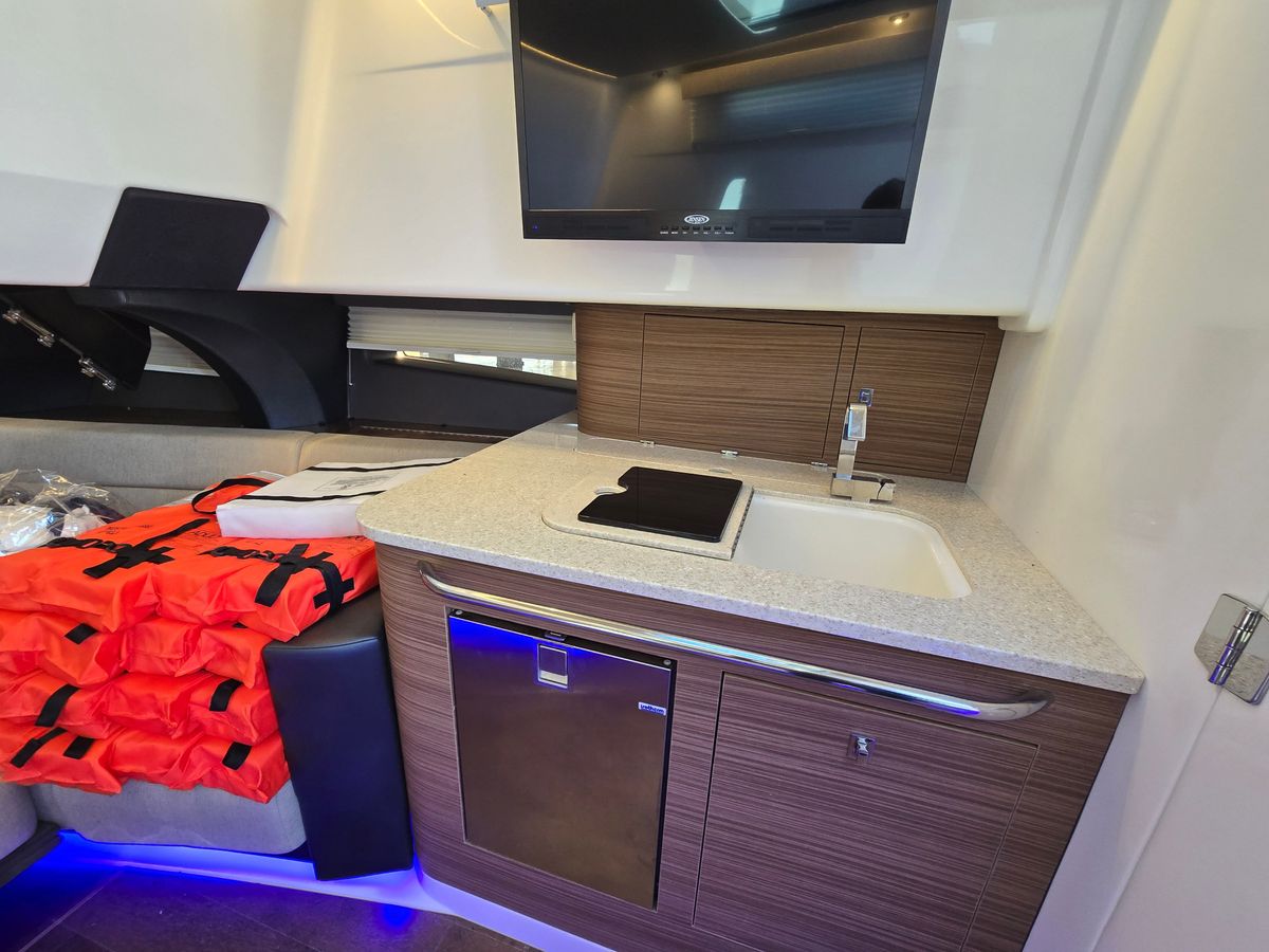 2023 Boston Whaler 42 