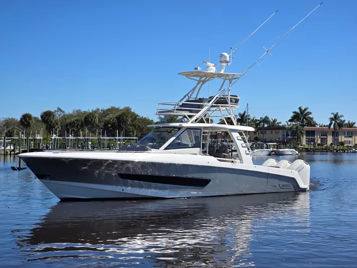 Yacht Photos Pics Boston Whaler 420 Outrage 2023 on calm water.