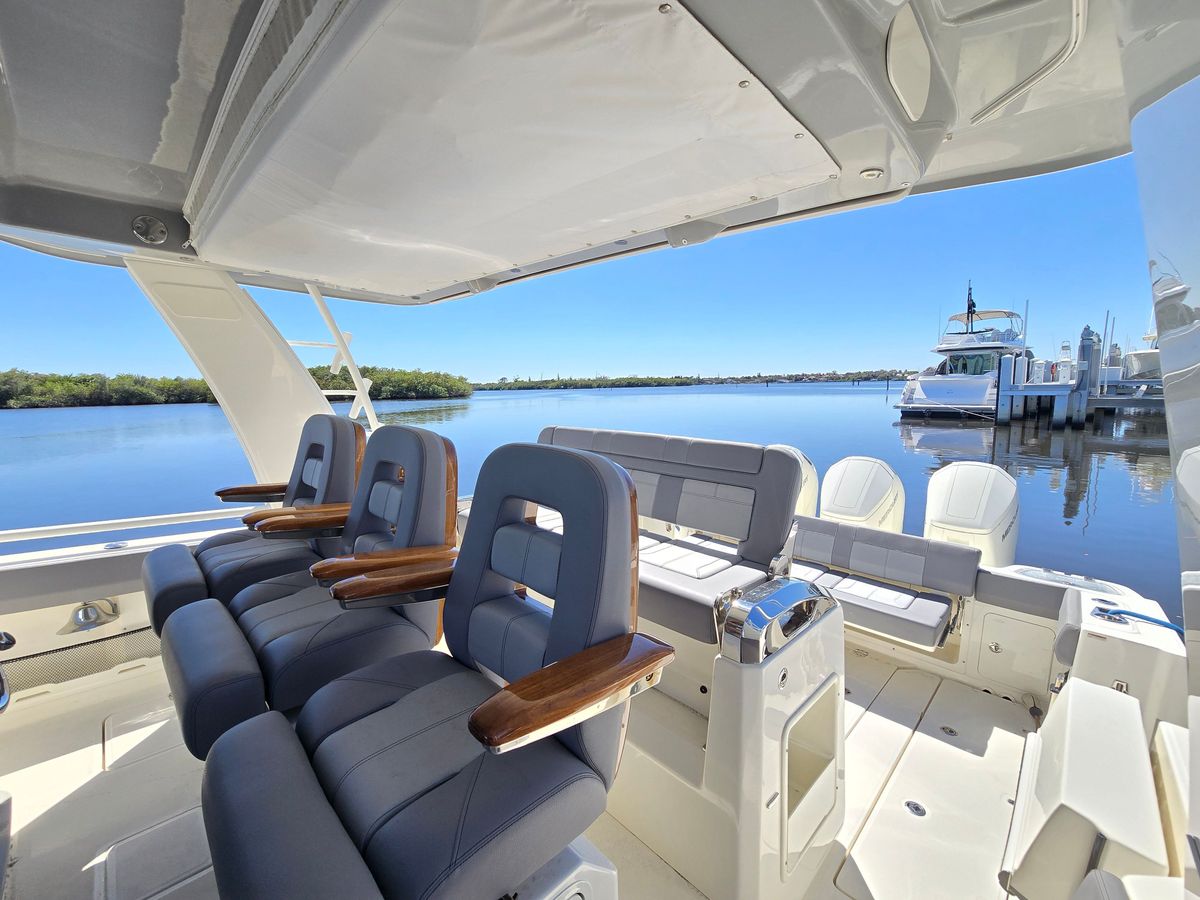 2023 Boston Whaler 42 