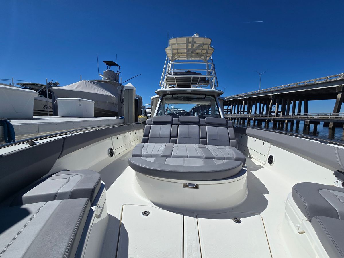 2023 Boston Whaler 42 