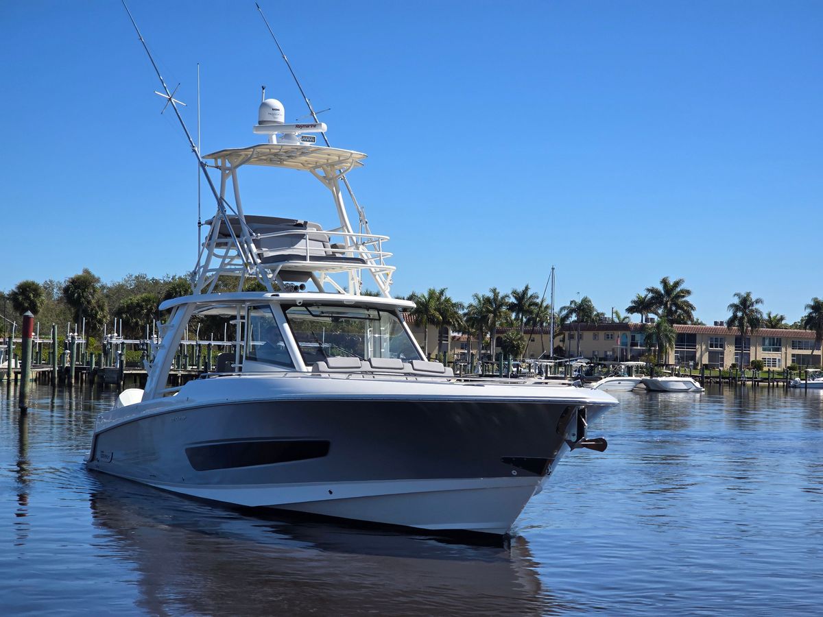 2023 Boston Whaler 42 