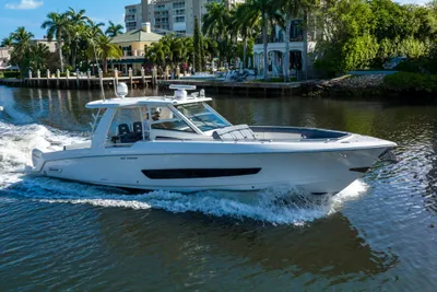 Boston Whaler 420 Outrage