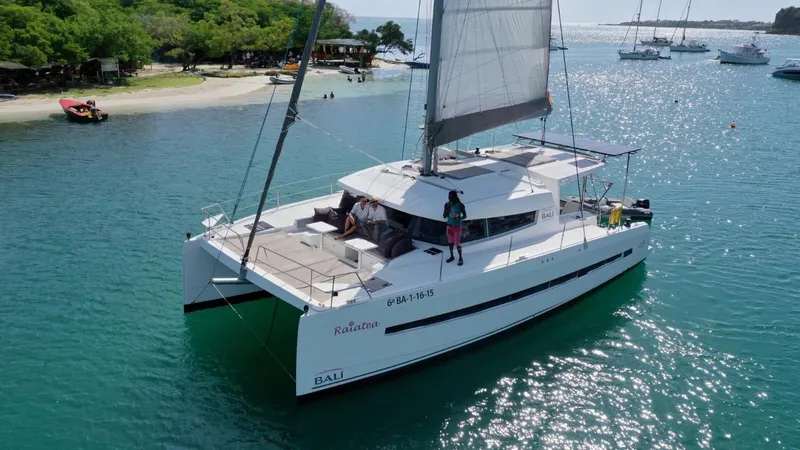 Raiatea Yacht Photos Pics 
