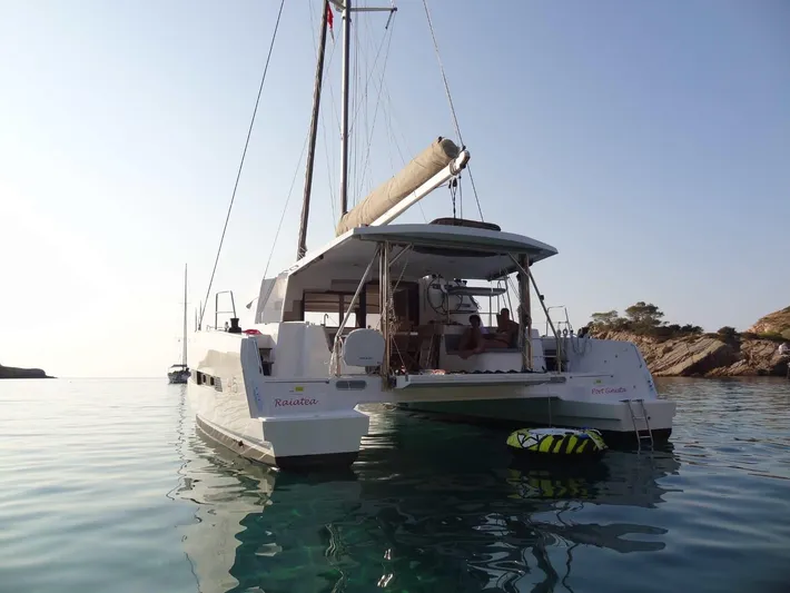 Raiatea Yacht Photos Pics 