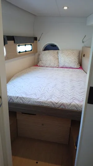 Raiatea Yacht Photos Pics Cozy bedroom in 2015 Bali 4.5 yacht with porthole and double bed.