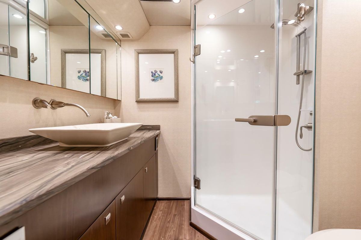 2015 Viking 76 