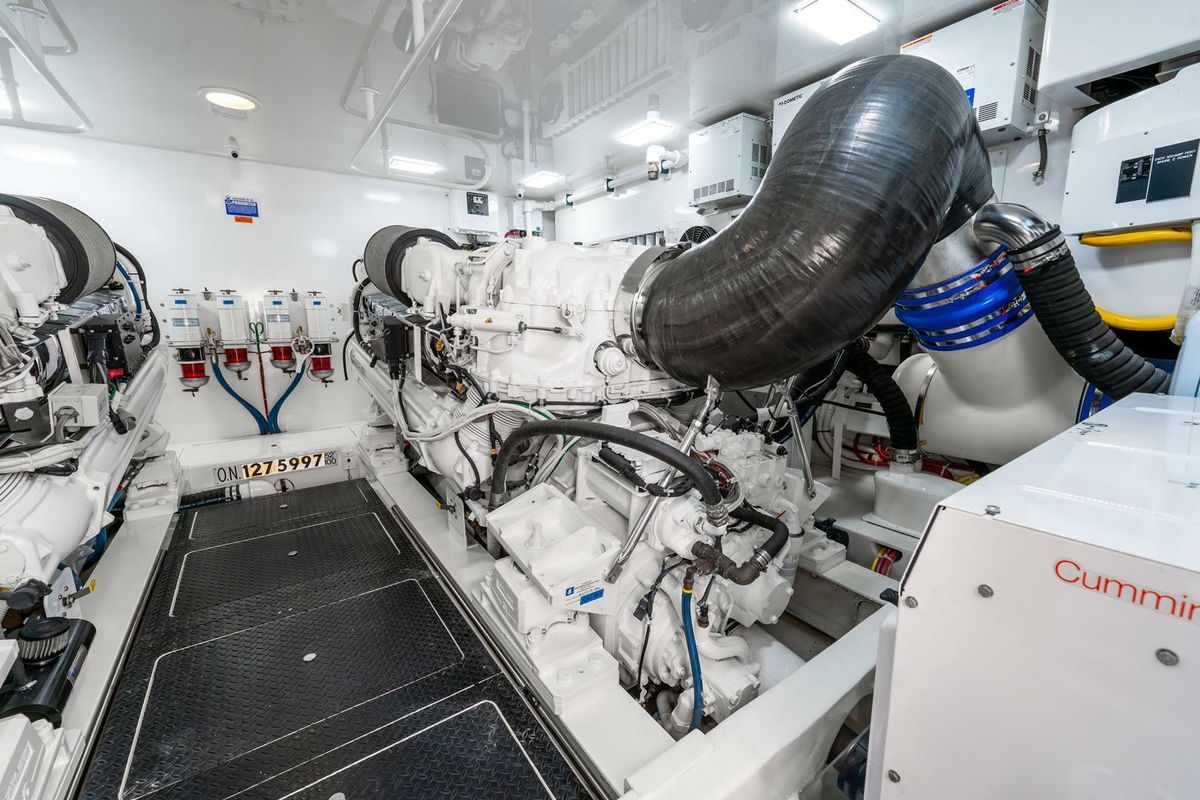 2015 Viking 76 