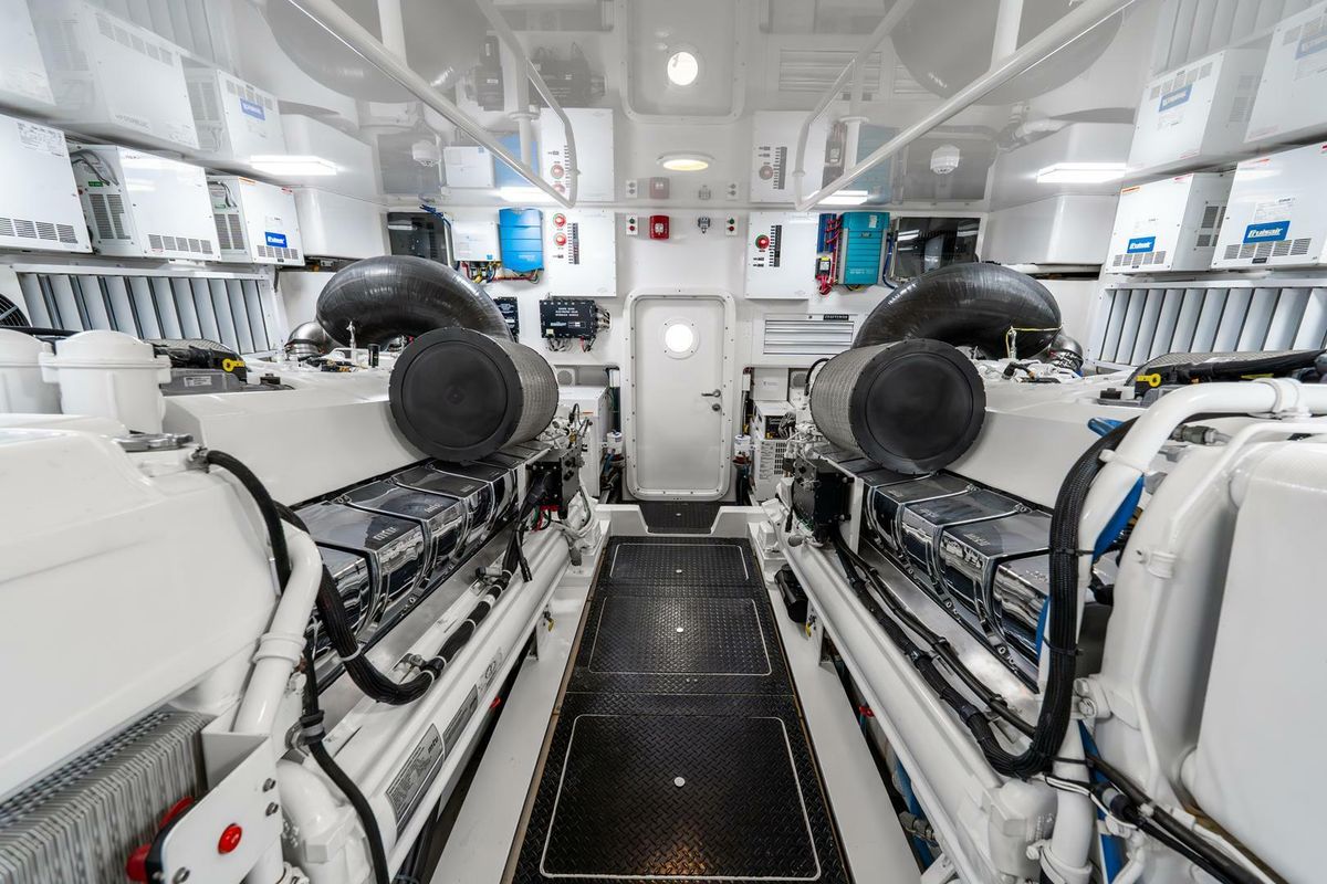 2015 Viking 76 