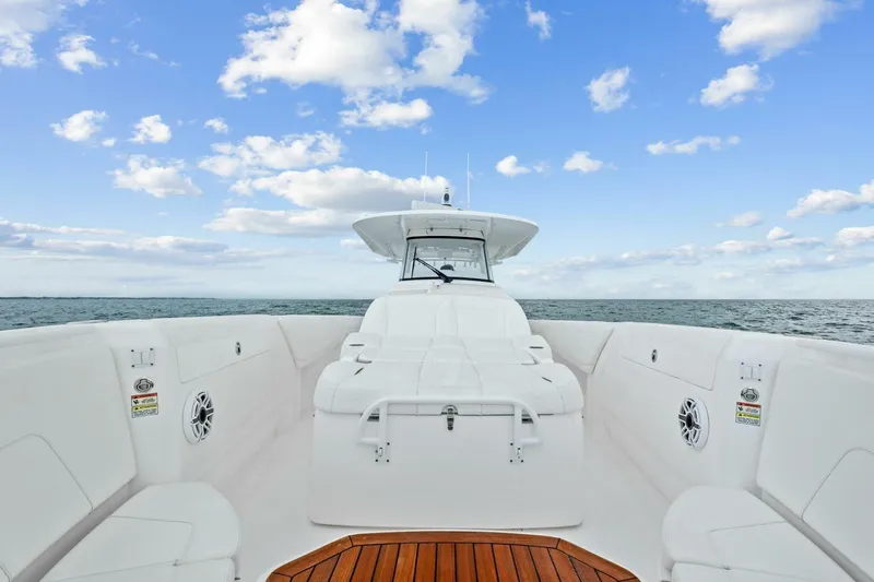 Galati Yacht Sales Trade Yacht Photos Pics 2020 Intrepid 400 CC - Bow