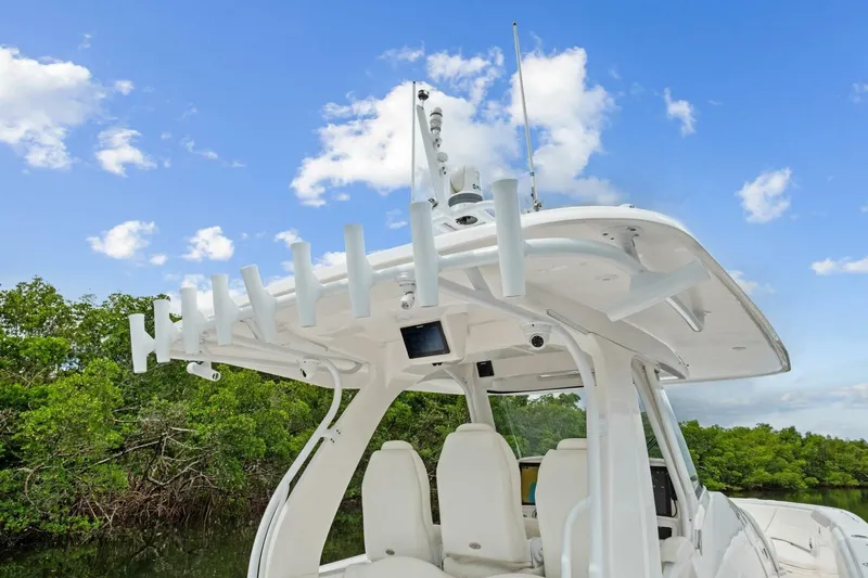 Galati Yacht Sales Trade Yacht Photos Pics 2020 Intrepid 400 CC - Hard Top