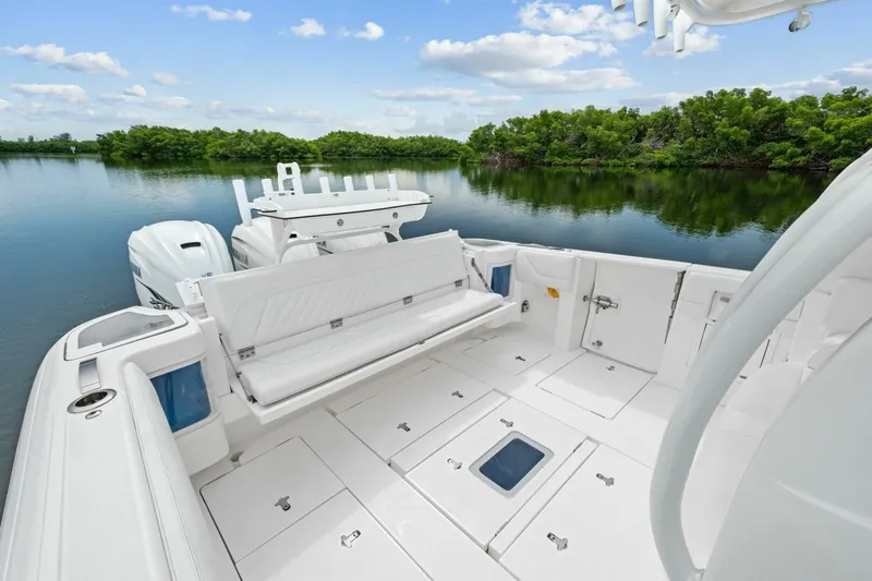 Galati Yacht Sales Trade Yacht Photos Pics 2020 Intrepid 400 CC - Cockpit