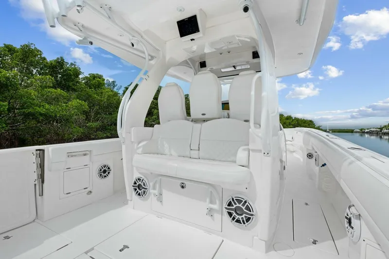 Galati Yacht Sales Trade Yacht Photos Pics 2020 Intrepid 400 CC - Cockpit Seating