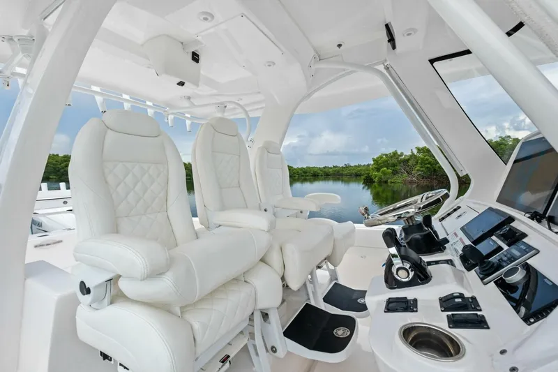 Galati Yacht Sales Trade Yacht Photos Pics 2020 Intrepid 400 CC - Helm