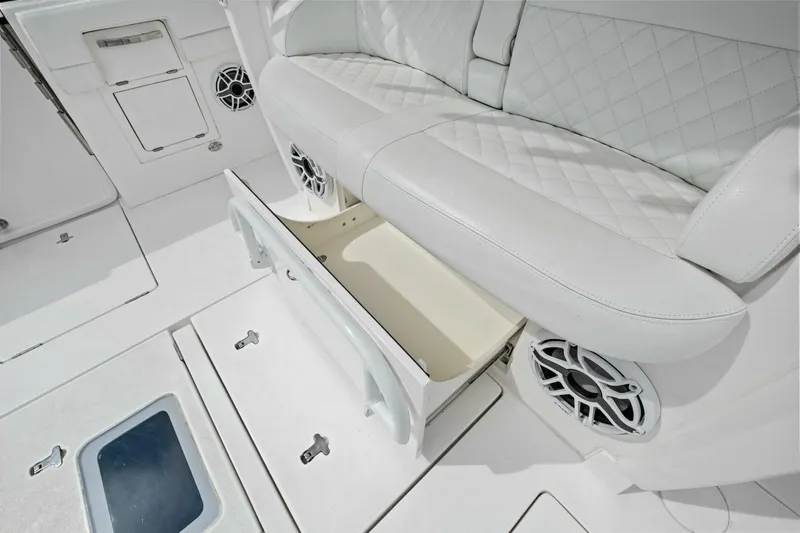 Galati Yacht Sales Trade Yacht Photos Pics 2020 Intrepid 400 CC - Cockpit Seating
