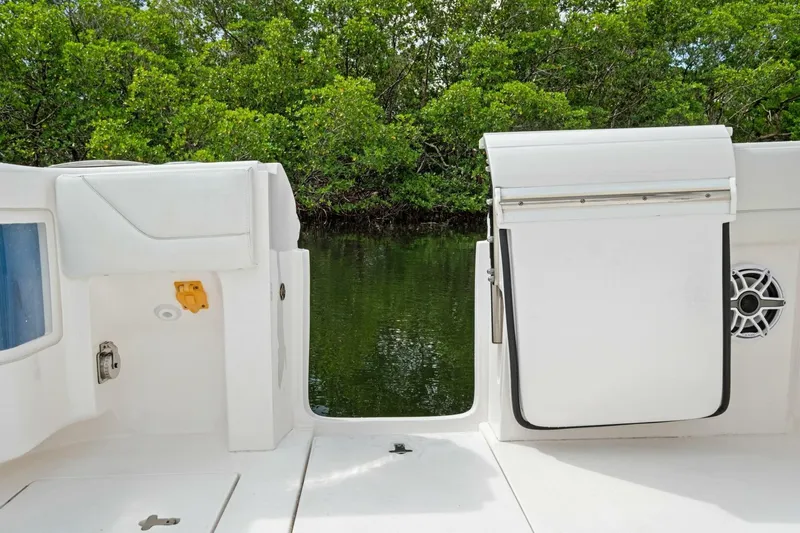 Galati Yacht Sales Trade Yacht Photos Pics 2020 Intrepid 400 CC - Cockpit