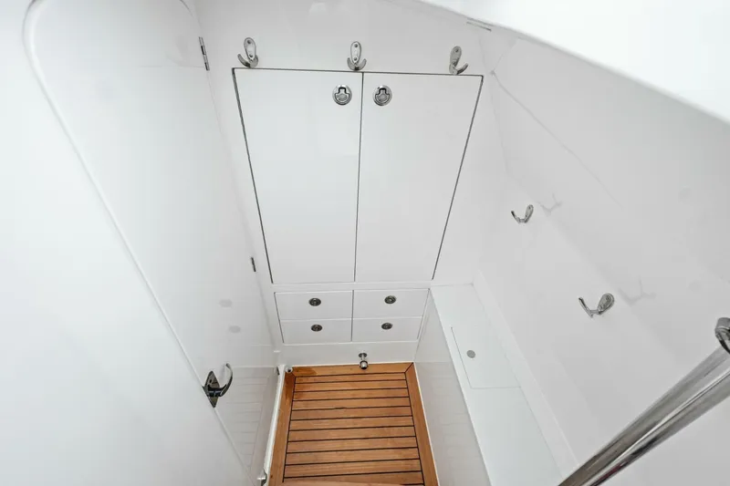 Galati Yacht Sales Trade Yacht Photos Pics 2020 Intrepid 400 CC - Cabin