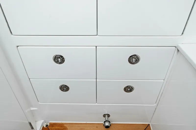 Galati Yacht Sales Trade Yacht Photos Pics 2020 Intrepid 400 CC - Cabin Storage