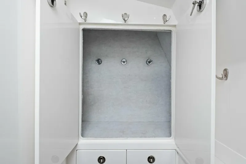 Galati Yacht Sales Trade Yacht Photos Pics 2020 Intrepid 400 CC - Cabin Storage