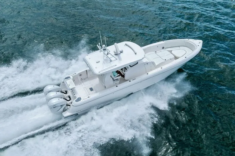 Galati Yacht Sales Trade Yacht Photos Pics 2020 Intrepid 400 CC - Profile