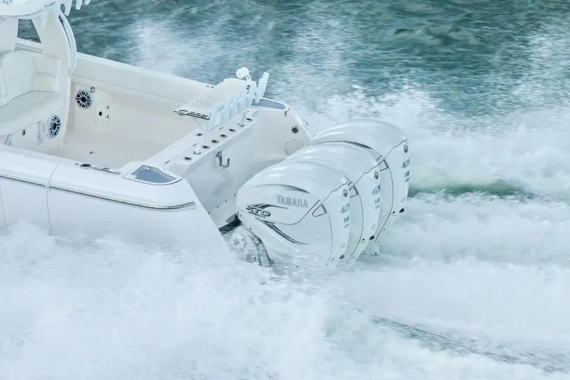 Galati Yacht Sales Trade Yacht Photos Pics 2020 Intrepid 400 CC - Profile