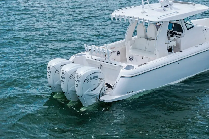 Galati Yacht Sales Trade Yacht Photos Pics 2020 Intrepid 400 CC - Profile