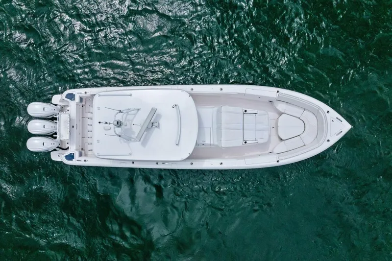 Galati Yacht Sales Trade Yacht Photos Pics 2020 Intrepid 400 CC - Profile