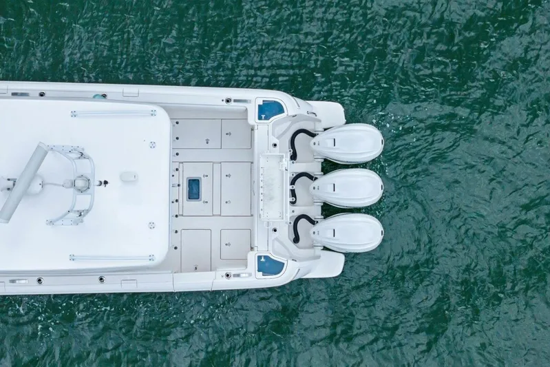 Galati Yacht Sales Trade Yacht Photos Pics 2020 Intrepid 400 CC - Profile