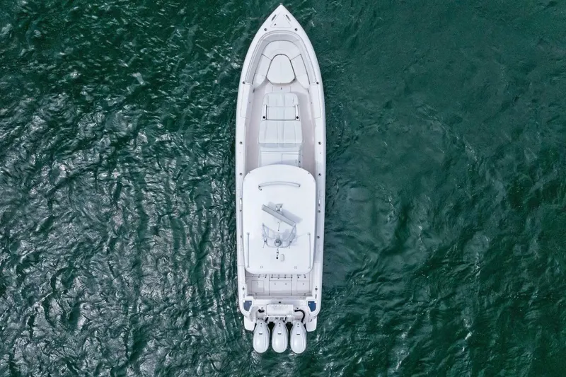 Galati Yacht Sales Trade Yacht Photos Pics 2020 Intrepid 400 CC - Profile