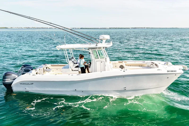 Complete Lunasea Yacht Photos Pics 2018 World Cat 320 CC boat cruising on clear blue ocean waters.