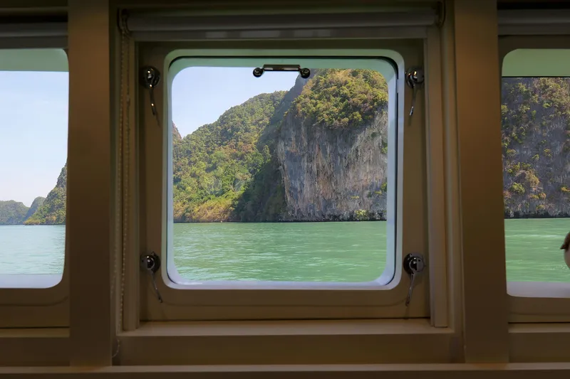 Berzinc Yacht Photos Pics BERZINC - Long Range Family Voyager