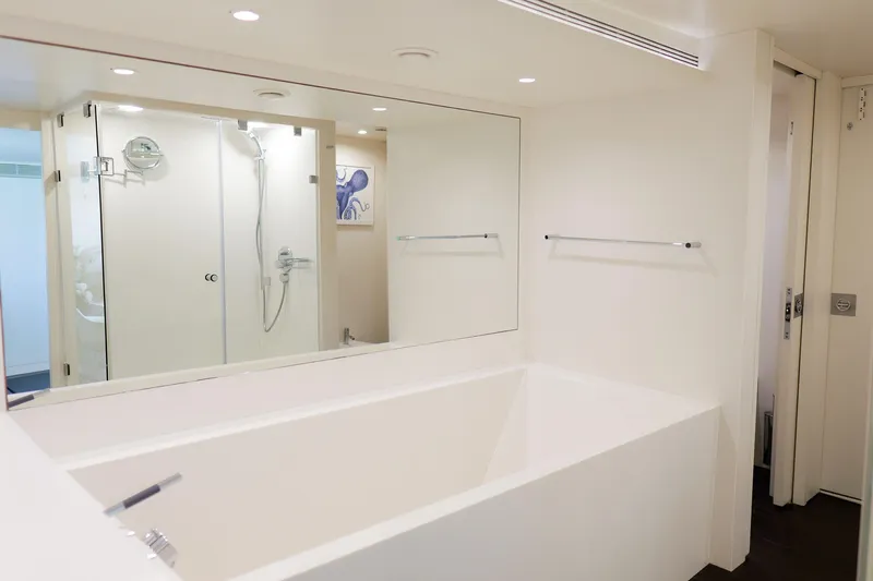 Berzinc Yacht Photos Pics BERZINC - Long Range Family Voyager