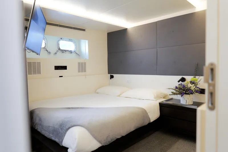 Berzinc Yacht Photos Pics BERZINC - Long Range Family Voyager