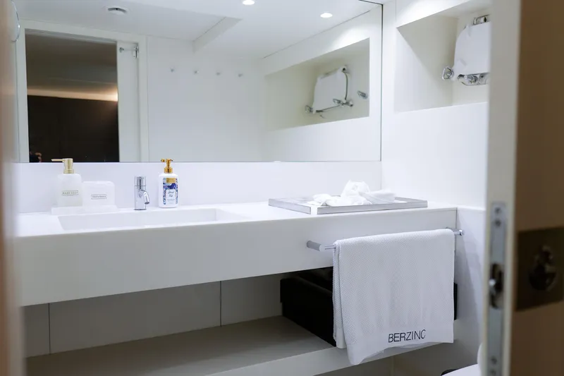 Berzinc Yacht Photos Pics BERZINC - Long Range Family Voyager